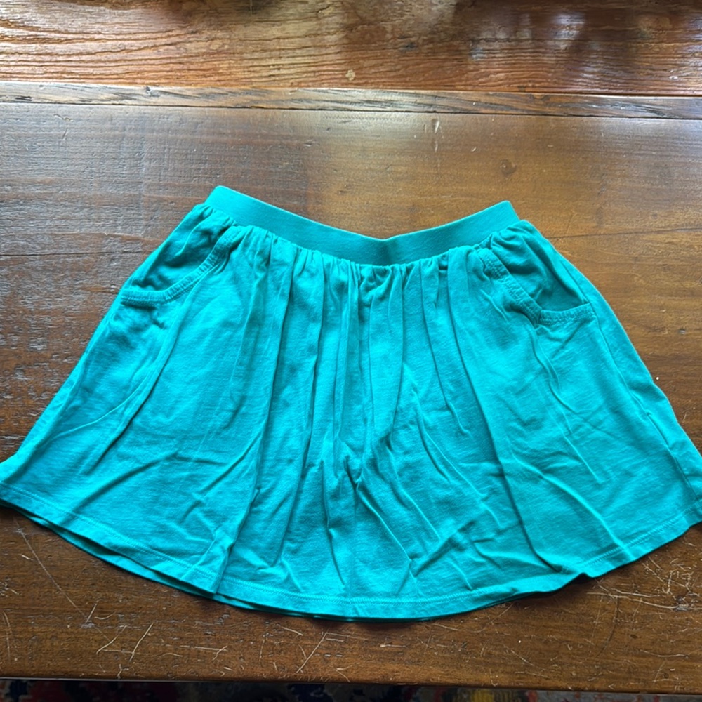 Lands’ End girls skort size 7-8 small, teal color, pockets, great condition